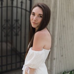 Meet your Posher, Abbie